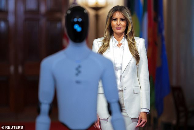 Watch Melania Trump's most shocking White House entrance yet as she's ...