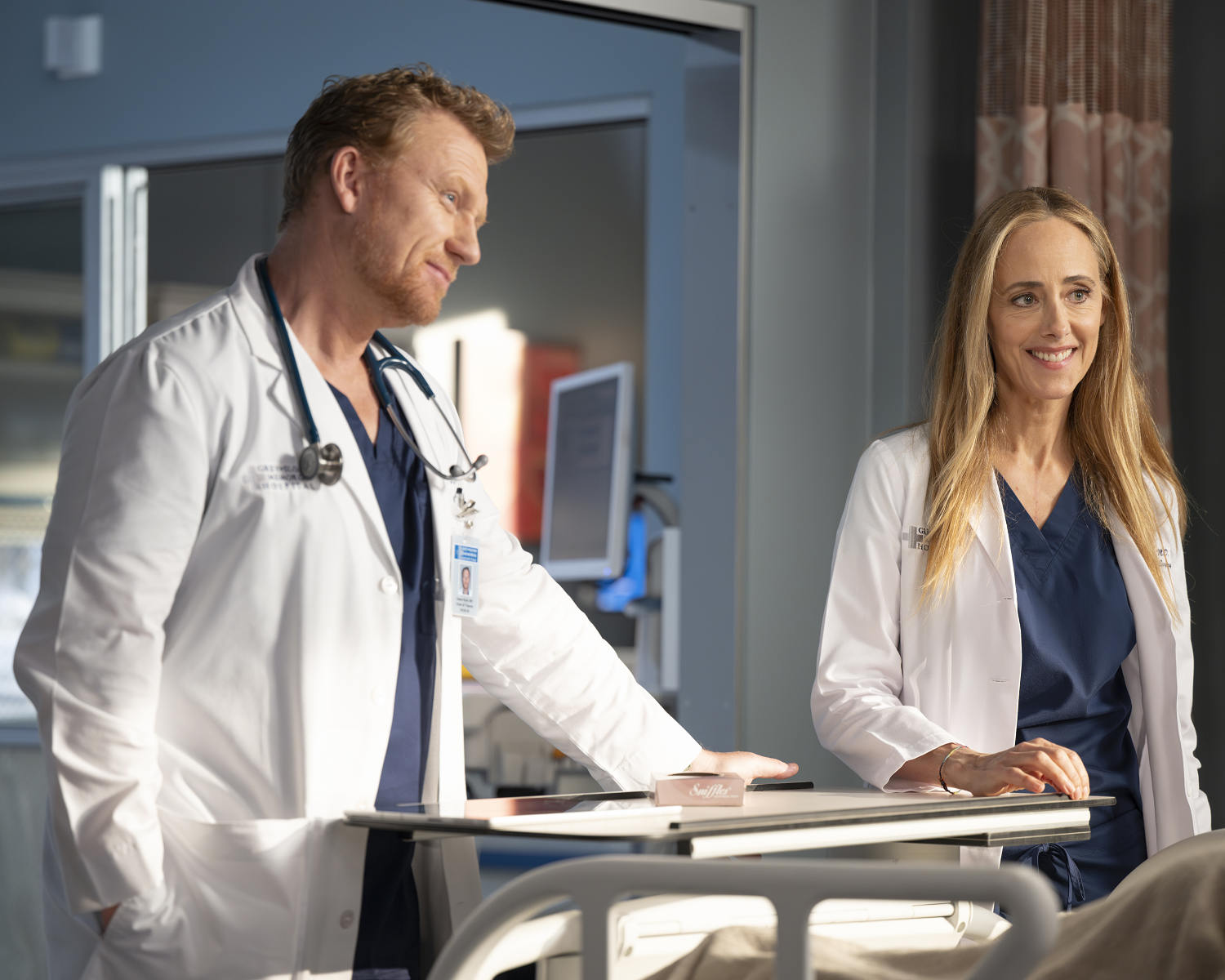 'Grey's Anatomy' longtime cast members Kevin McKidd and Kim Raver ...