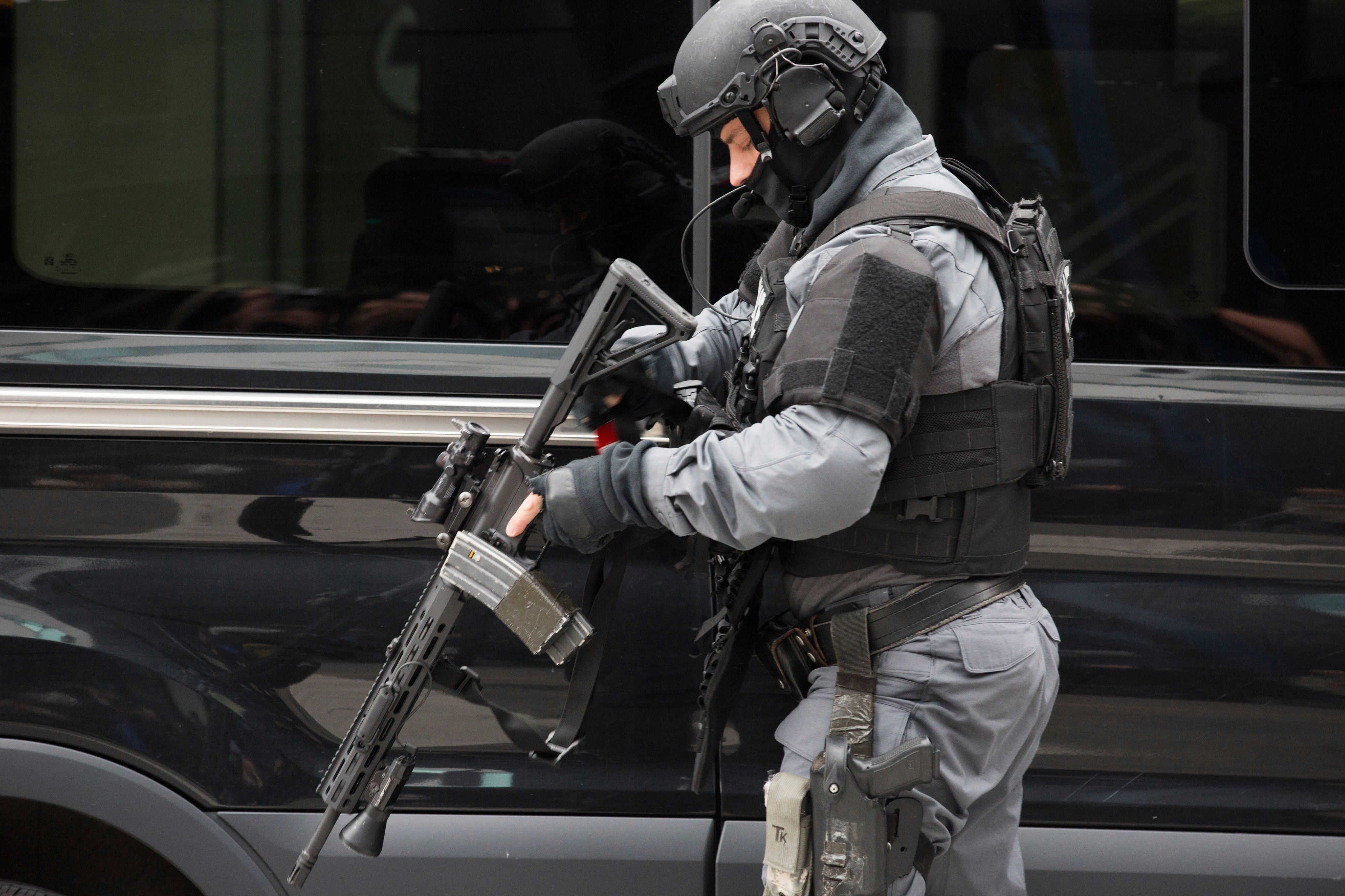 Some Toronto police will soon carry rifles in public
