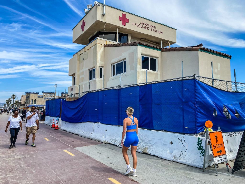 City installing temporary Mission Beach lifeguard station, as current ...
