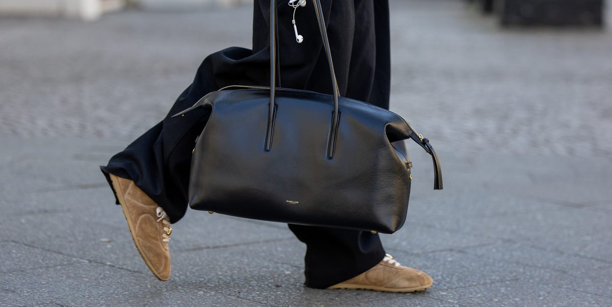 Yes, you can wear trainers to work. Here are the 4 best office ...