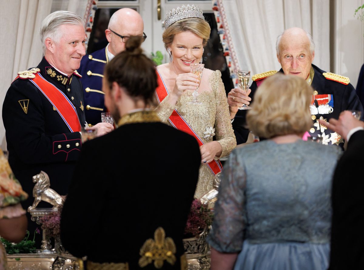 Queen Mathilde’s Oslo gala look: Nine Provinces tiara, champagne-gold ...