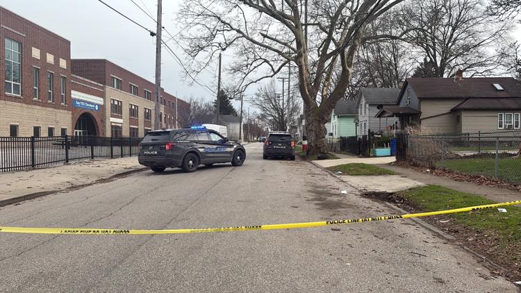 Cleveland police: 1 of 3 teens shot on West 46th Street has died