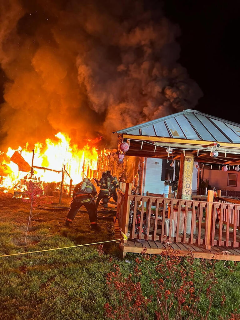 One injured being pulled from La Vergne house fire