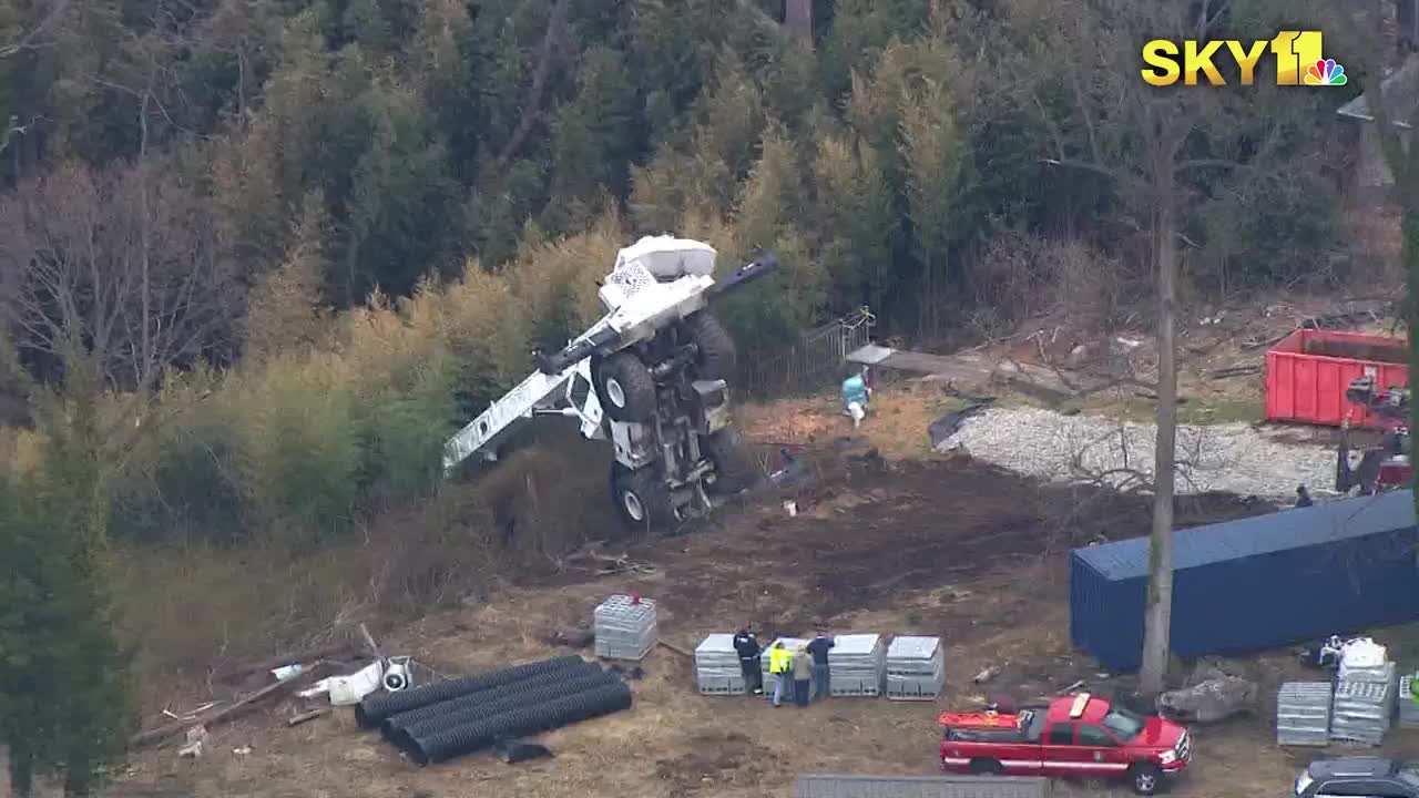 1 injured after crane overturns in Chesapeake City