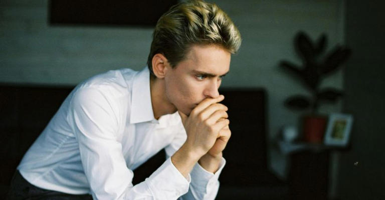 8 signs someone is keeping secrets from you