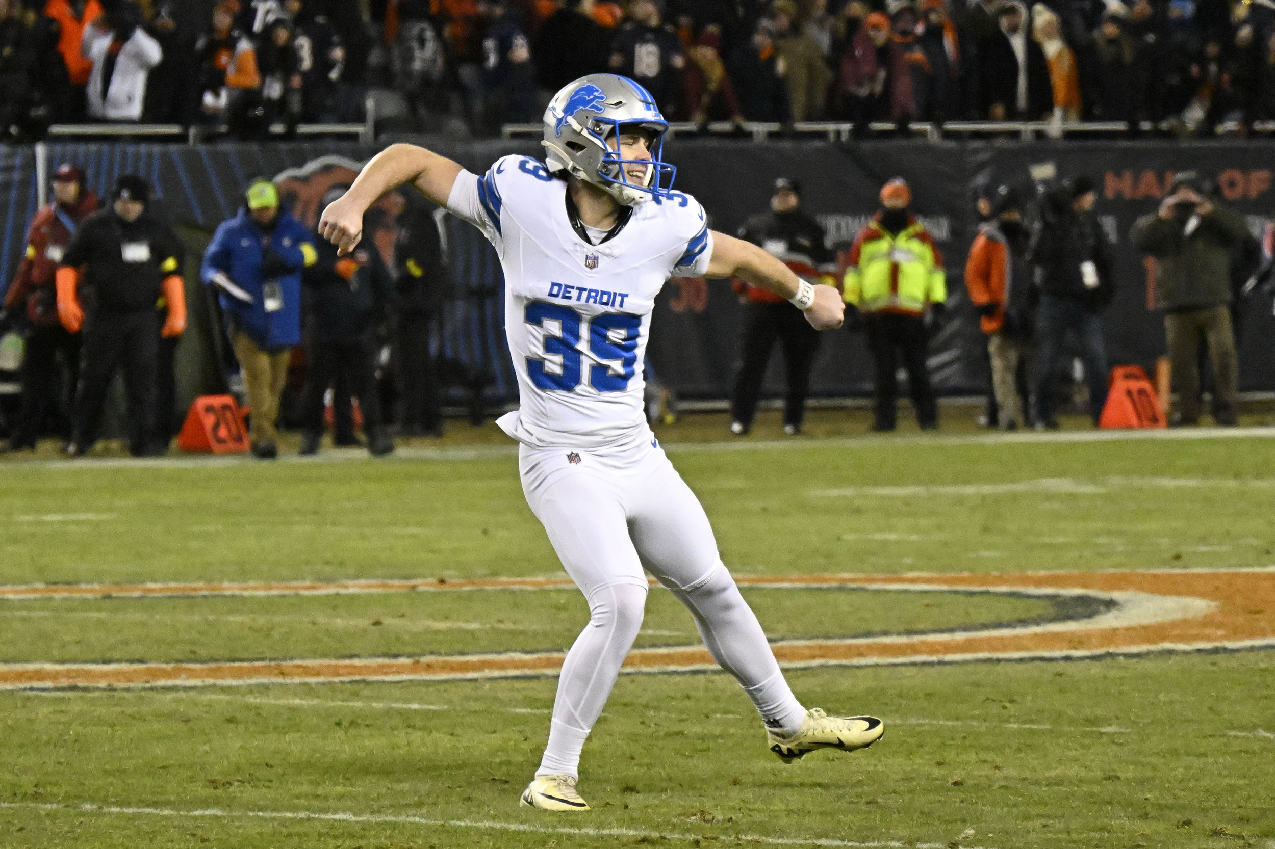 Lions re-sign K Jake Bates<br><br>