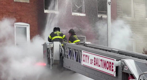 1 person injured in two-alarm building fire in Northeast Baltimore