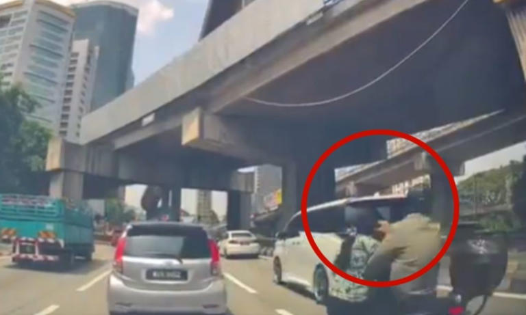 Video: momento en que motociclista arrolla a mujer que usaba el celular ...