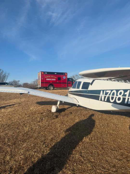 2 injured after plane crashes on Block Island