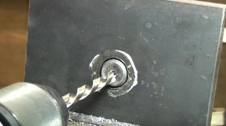How to remove a broken bolt (with and without drilling)
