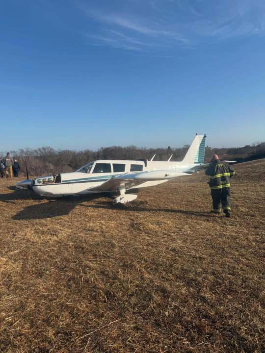 2 injured after plane crashes on Block Island