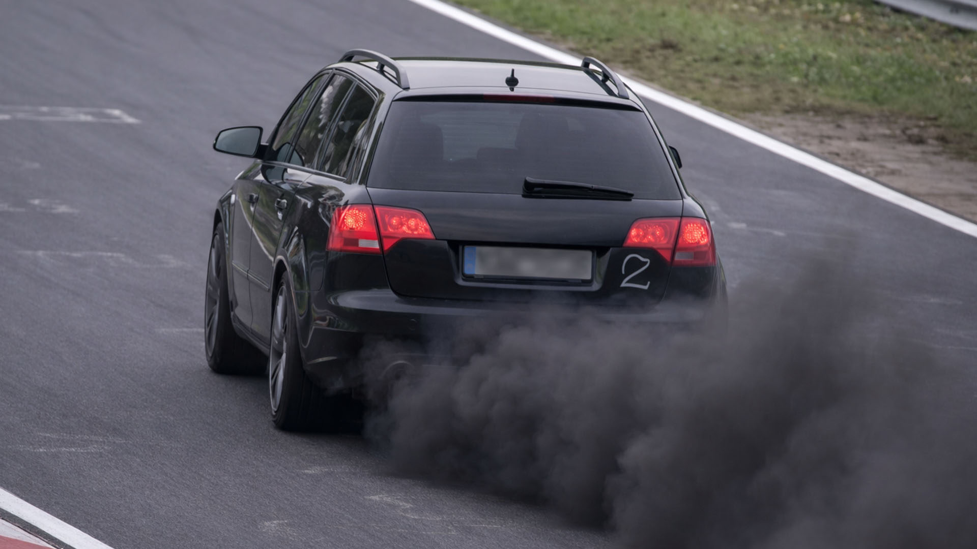 Nürburgring action shows cars emitting black smoke on track