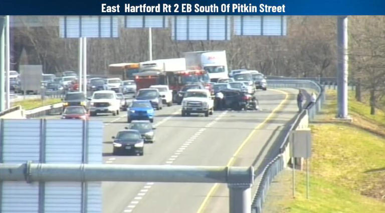 Multi-vehicle crash closes lanes on Route 2 in East Hartford
