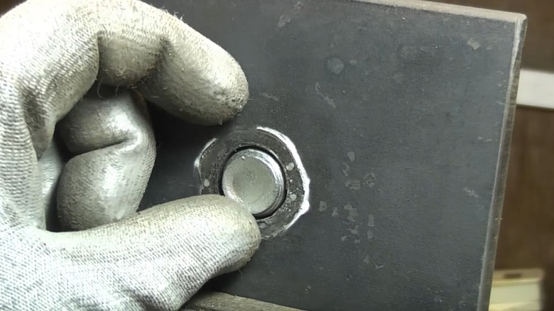 How to remove a broken bolt (with and without drilling)