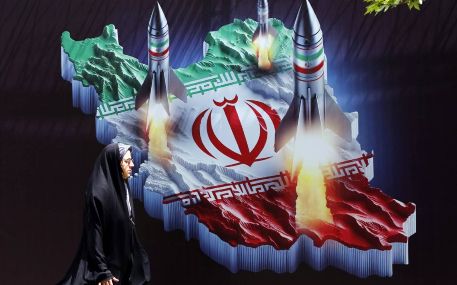 Iran threatens war 'beyond the region' if US attacks