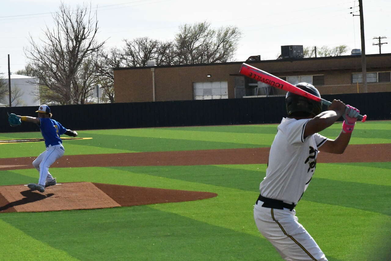 UIL baseball playoffs begin as area teams chase bi-district titles