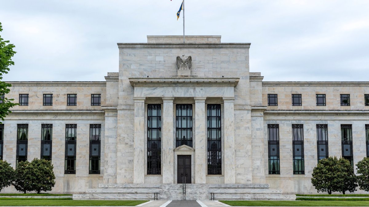 Fed official issues stark warning on inflation, interest-rate cuts due ...