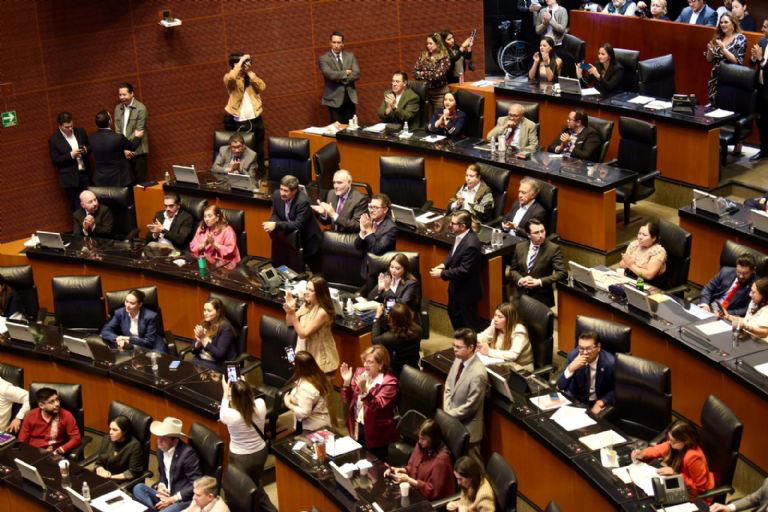 Senado aprueba en lo general el 'Plan B' de reforma electoral; continúa ...
