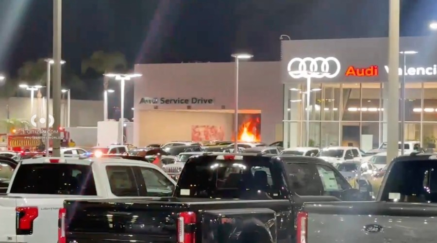 Fire erupts in service area of Los Angeles Audi dealership<br><br>