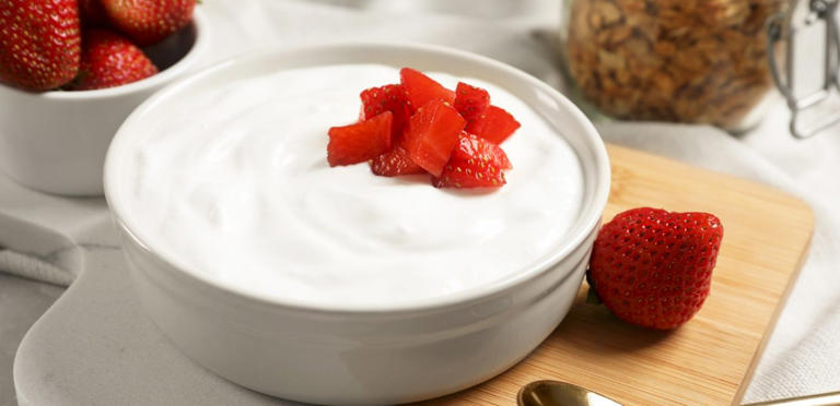الزبادي بالفراولة