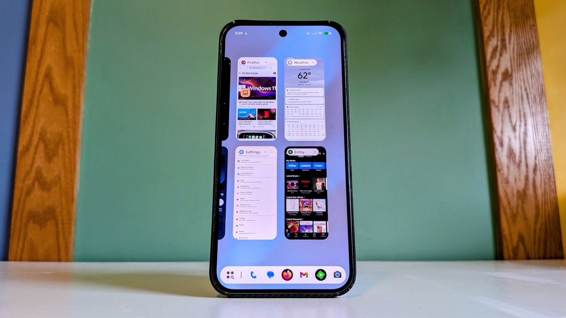How to enable Android's dual-pane tablet mode on your phone