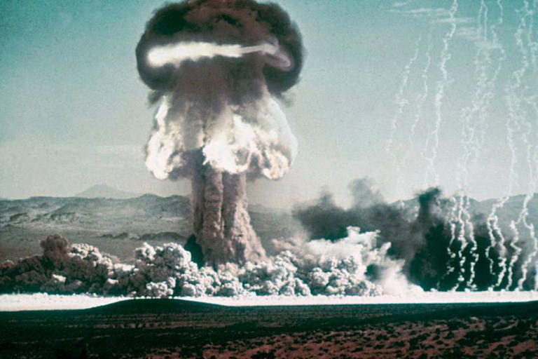 Nuclear expert on two crucial things to do at home if there's a nuclear ...