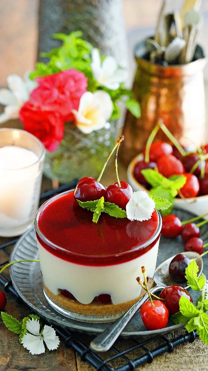 These cherry cheesecake cups are almost too easy to make