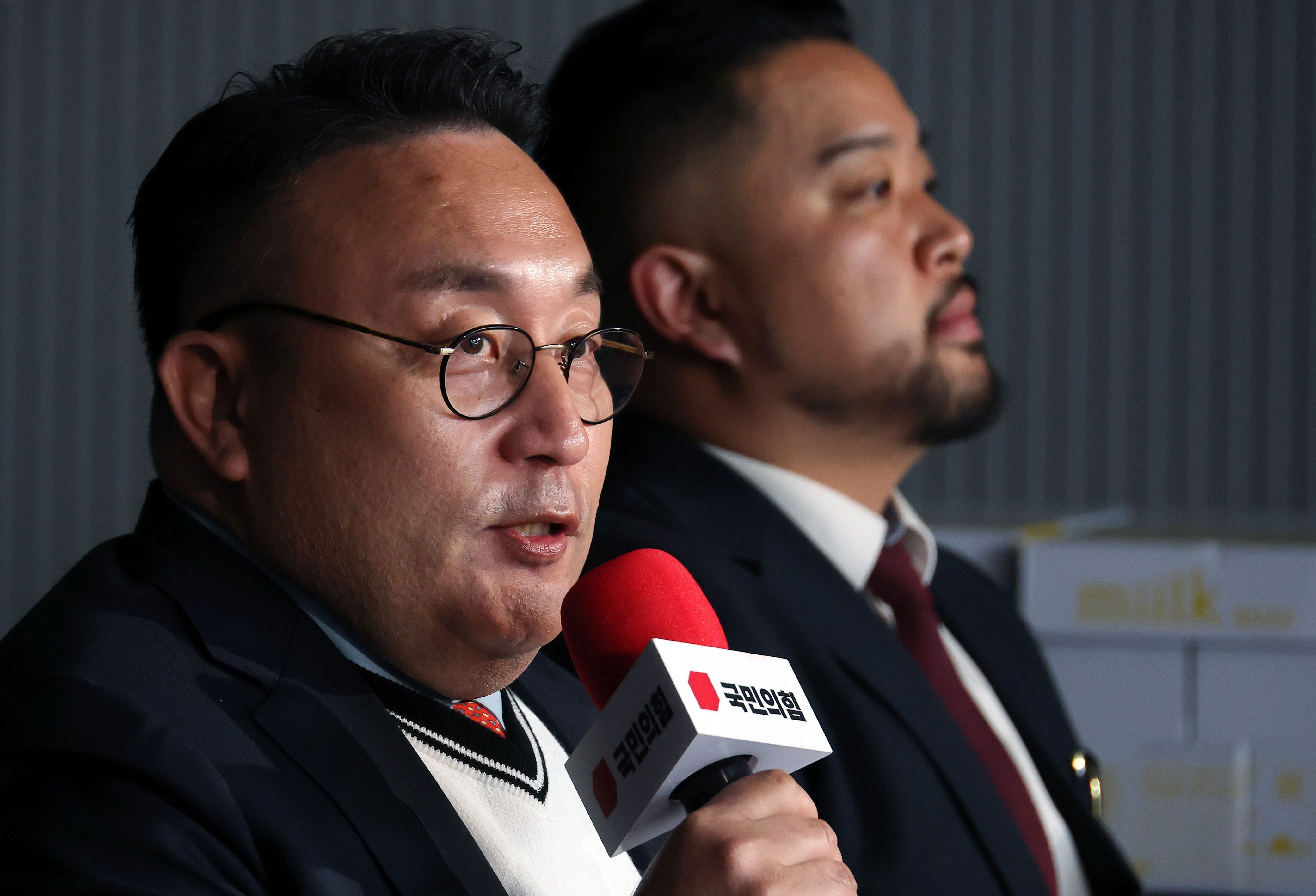 Lee Hyuk-Jae defends past as People Power Party judge