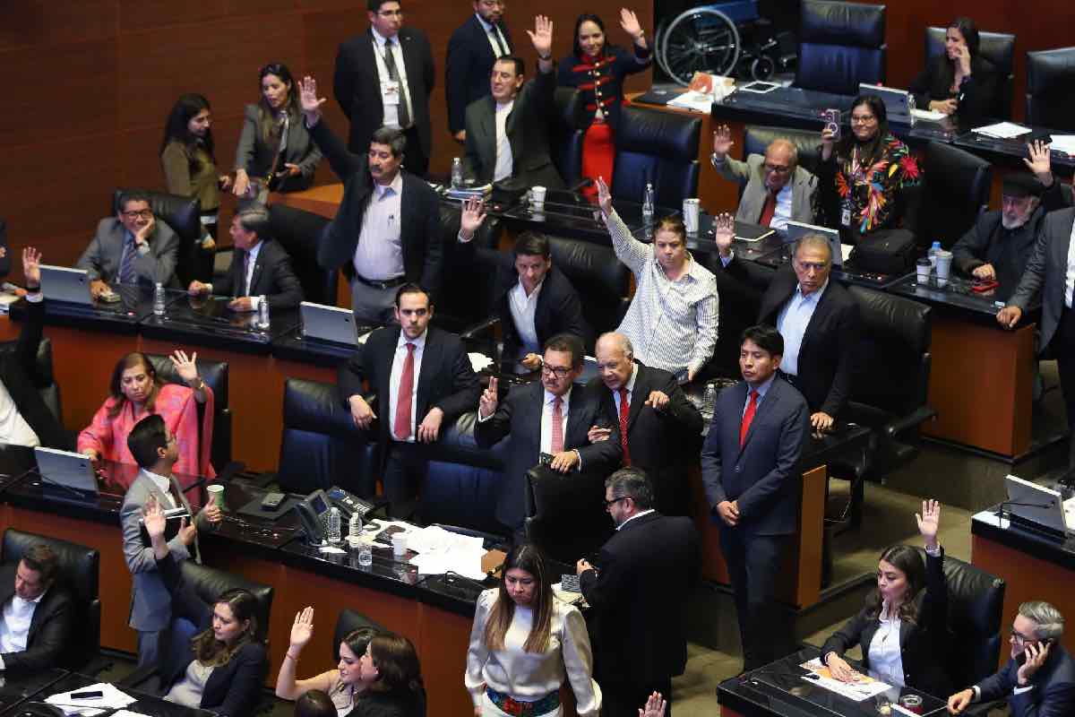 Senado aprueba Plan B para reforma electoral de Sheinbaum; PT deja ...