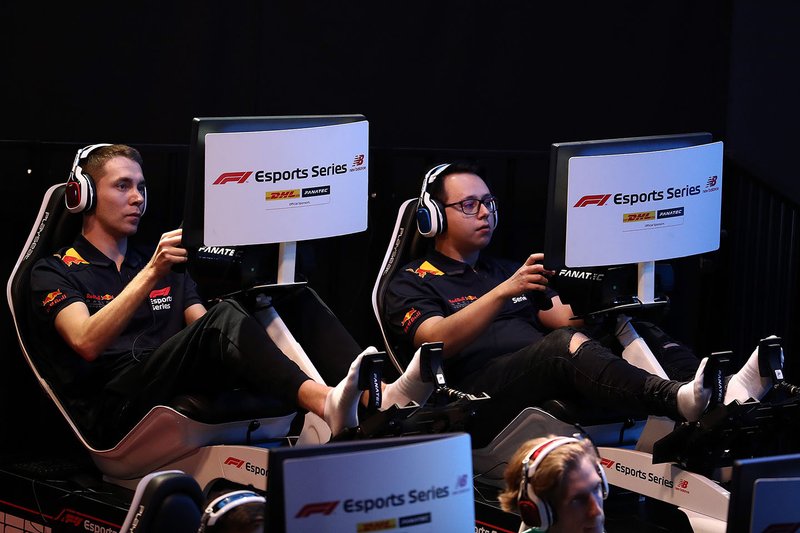 F1 extends Fanatec partnership with new sim racing products and Fan ...