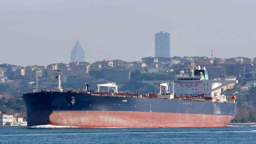 Tanker with Russian oil struck | రష్యా చమురుతో వెళ్తున్న ట్యాంకర్‌పై ...