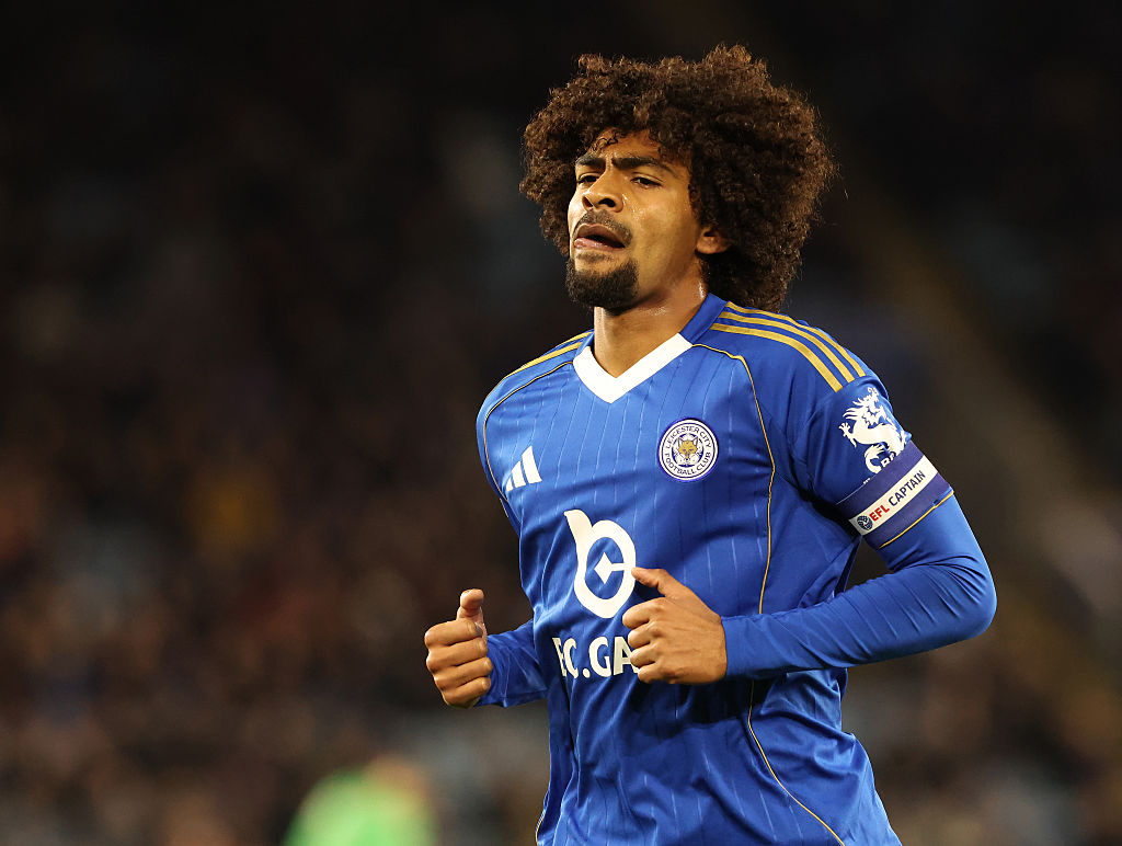 Việt Nam đấu Bangladesh: Sẽ thế nào nếu Hoàng Hên chạm trán cựu tiền vệ Ngoại hạng Anh?