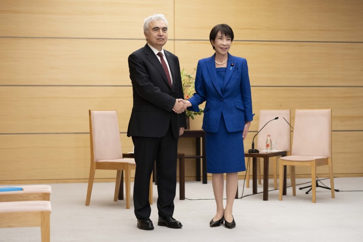 Japão começa a colocar no mercado reservas estatais de crude