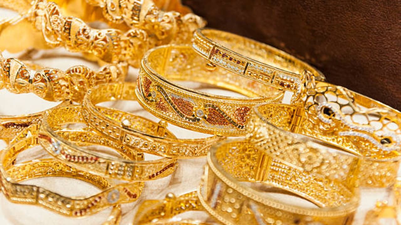 Gold Price Today: সোনা-রুপার দামে অস্থিরতা, আজ আপনার শহরে কততে বিকোচ্ছে ...