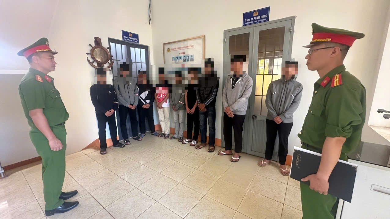 Học sinh mang hung khí đánh nhau vì mâu thuẫn trên TikTok