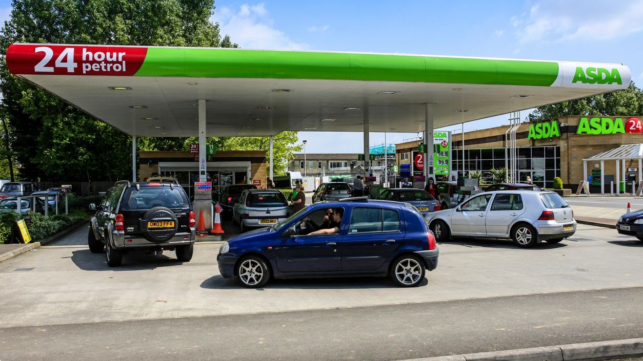 UK drivers face £30 petrol and diesel limits in government rationing ...