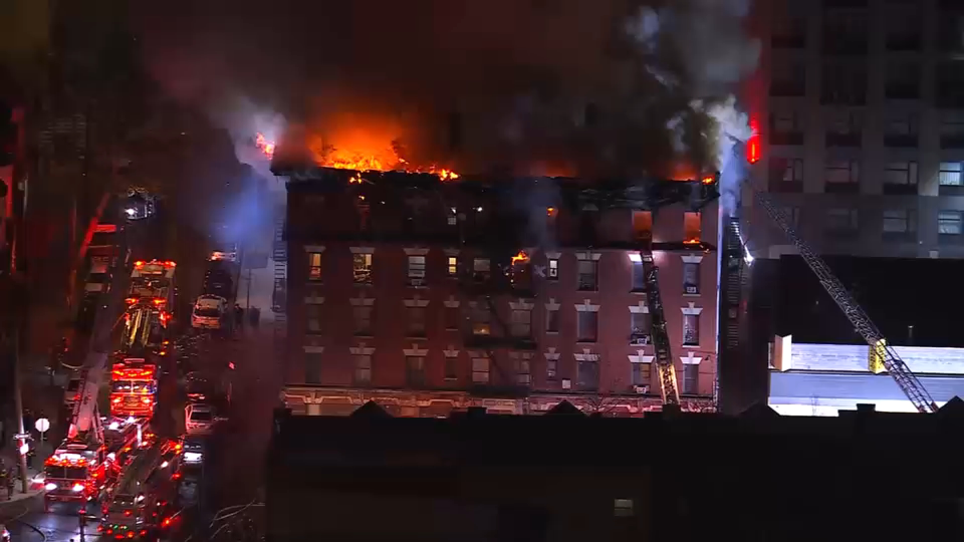 Man killed, 50 residents displaced in Bronx apartment fire