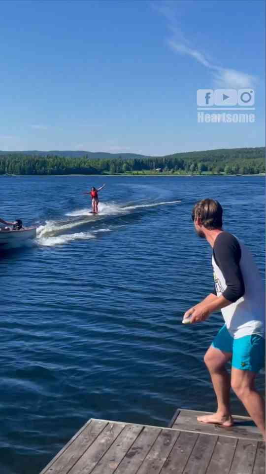 Family fails hilariously trying to catch a frisbee on a boogie board ...