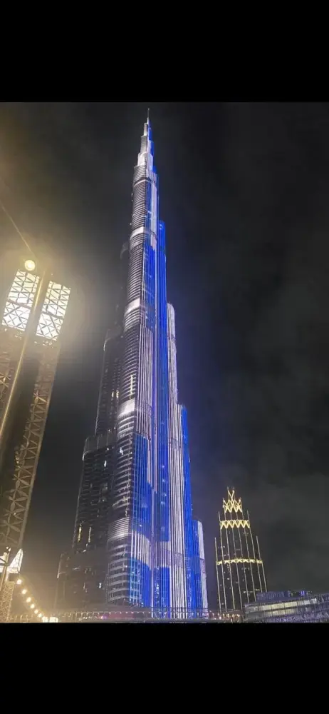 Στα γαλανόλευκα το Μπουρτζ Χαλίφα