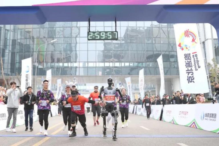 Humans, robots to run together again at Beijing Yizhuang Half Marathon, organisers  confirm