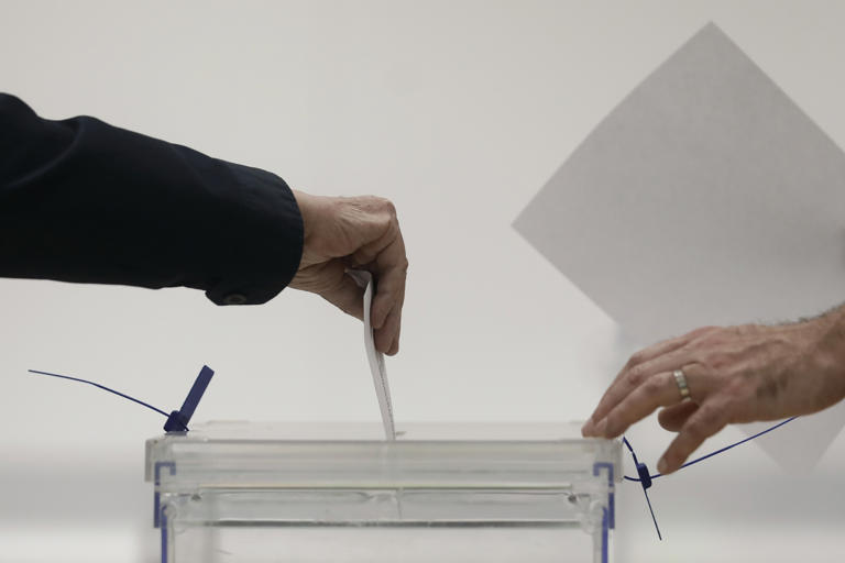 El PP pide a la Junta Electoral suspender el uso del DNI digital en las ...