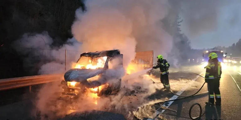 Lkw-Brand auf A2 bei Pinggau: Autobahn kurzzeitig gesperrt