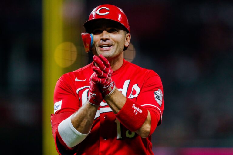Cincinnati Reds mark opening day on showpiece gift from franchise legend