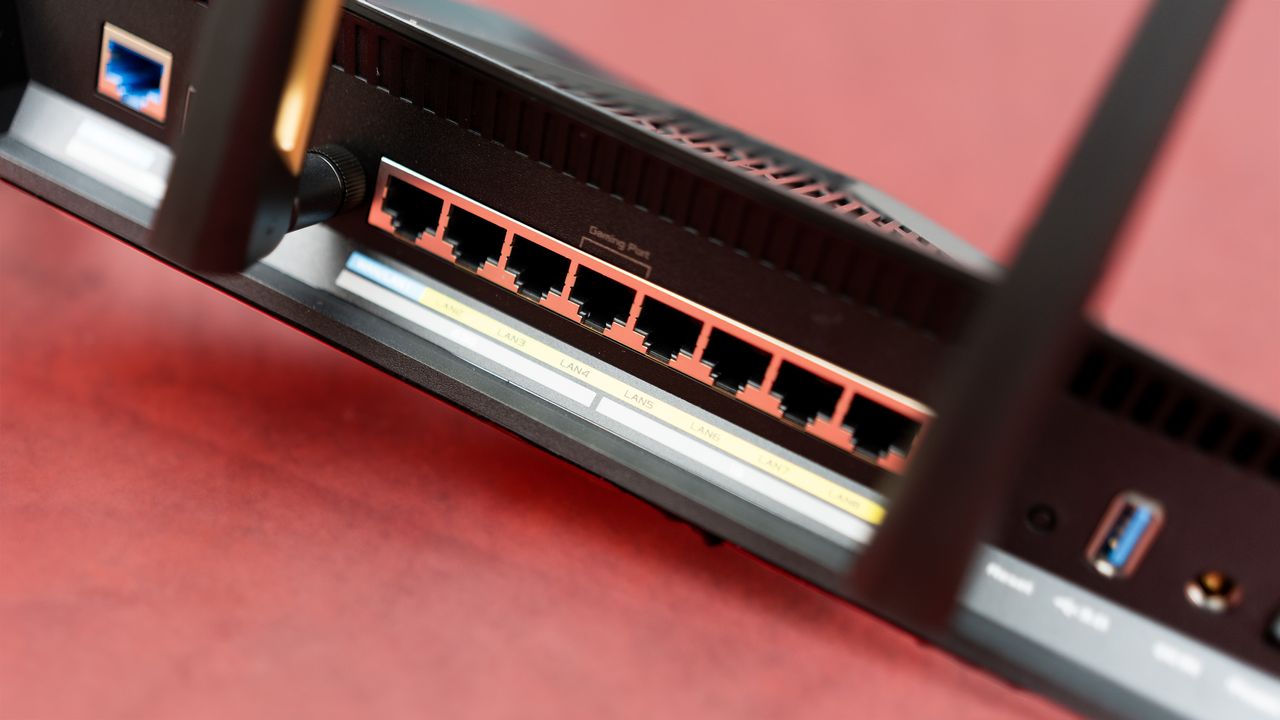 Asus patched a major router vulnerability on the same day it downplayed ...