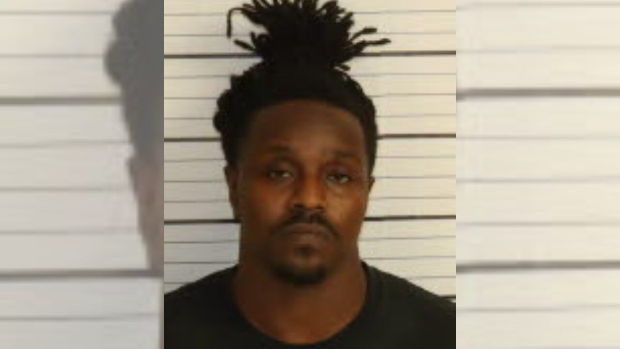 Man shot after knocking on neighbor’s door in Old Hickory Hills, MPD says