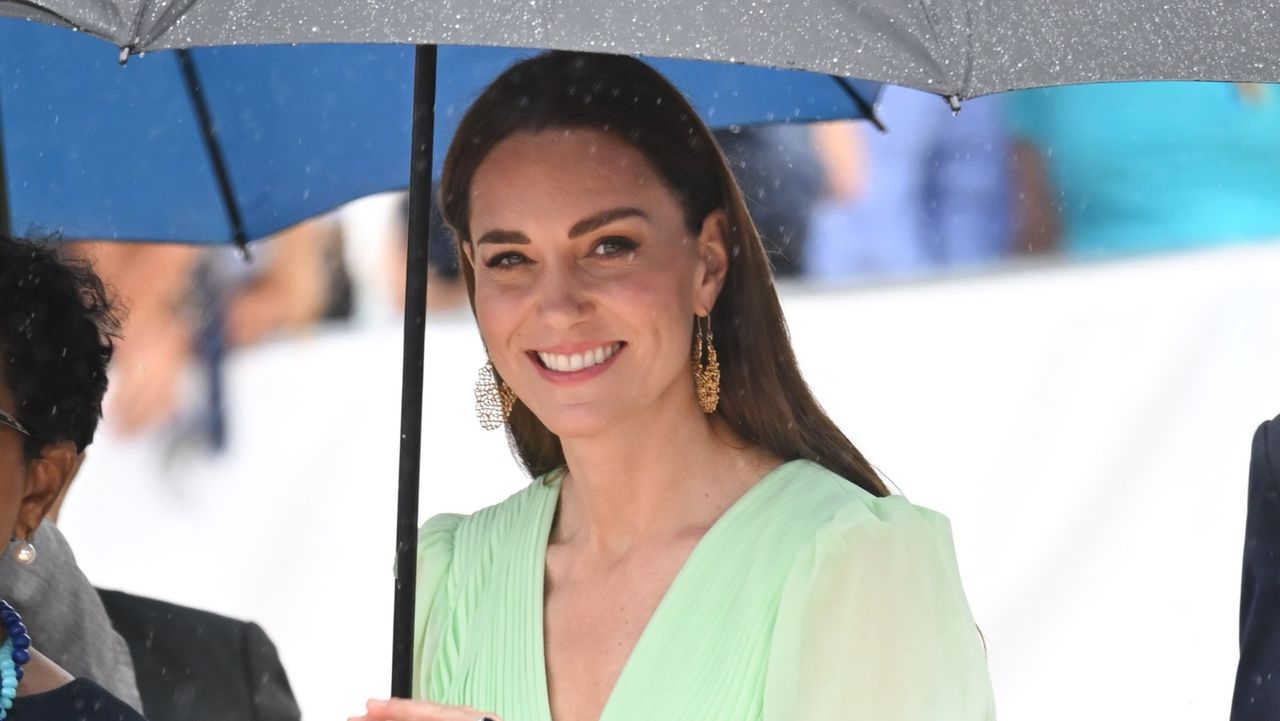 Kate Middleton rarely wears peppermint-green but her elegant midi dress  radiated joy