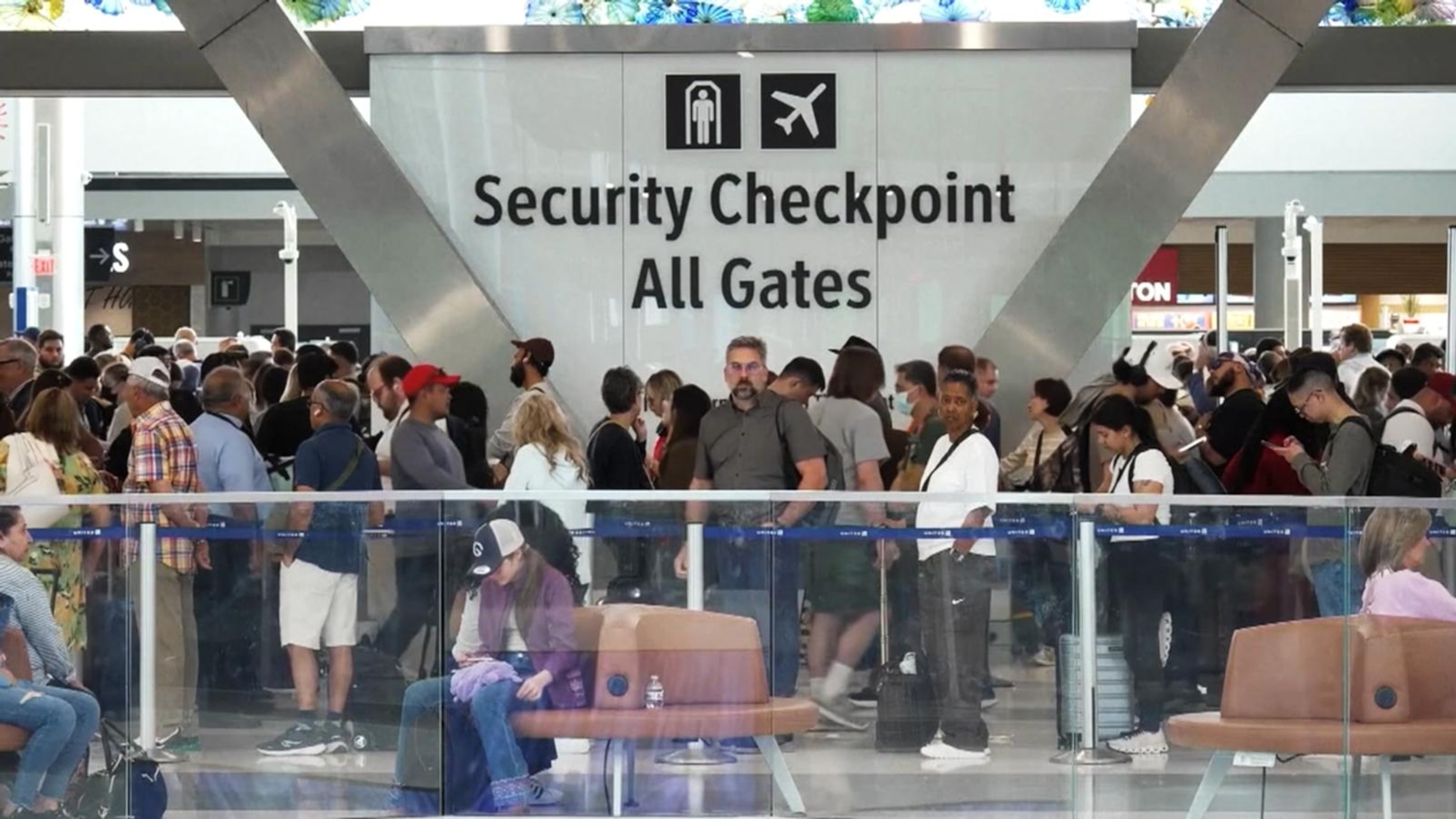 Wait times at airport TSA lines continue to rise with no funding bill ...