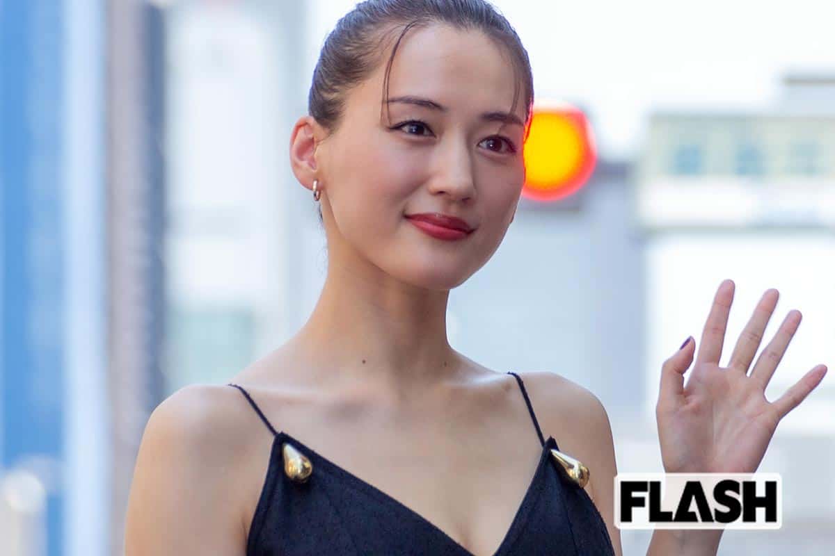 「41歳には見えない」とファン絶賛、綾瀬はるかが誕生日報告 “デコルテ披露”で見せた自然体の美貌
