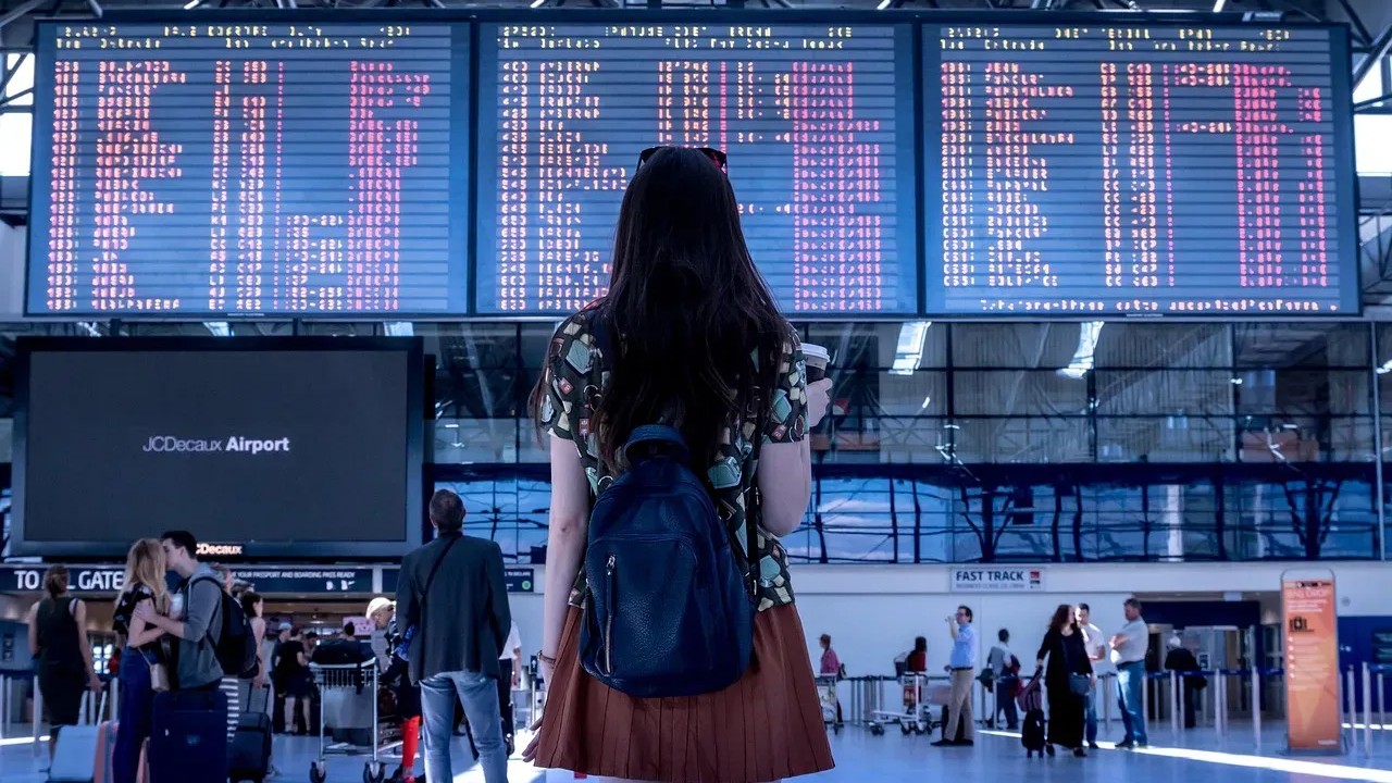 A gate agent reveals 5 passenger habits that can lead to upgrades